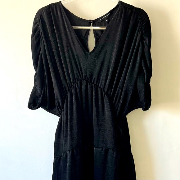 GIBSONLOOK‎ Shirred Satin Midi Dress - Picture 4 of 9